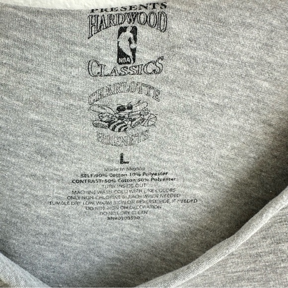 Charlotte Hornets off-the-shoulder tee - Picture 3 of 4